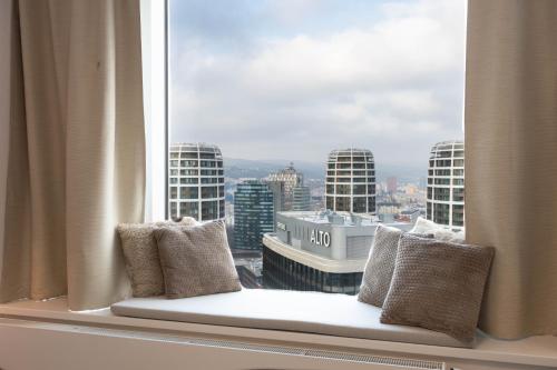Foto 29th floor Luxury Skyline 1BDRM Apartment - Downtown City center 4