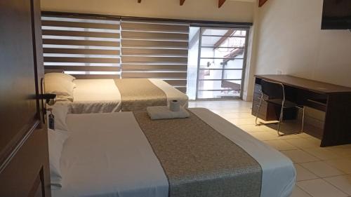 Llit o llits en una habitació de Hostal Independencia