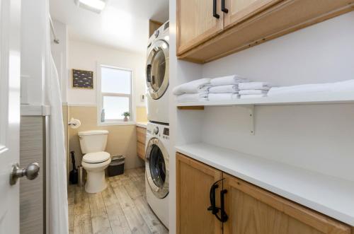a bathroom with a toilet and a washer and dryer at Firelite Lodge in Tahoe Vista