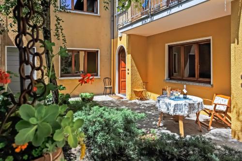 a courtyard of a house with a table and chairs at Menaggio 57 in Menaggio
