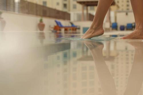 The Ritz-Carlton, Dubai — Swimming pool