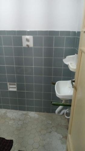a bathroom with two sinks and two toilets at Marlon Franca in Salvador