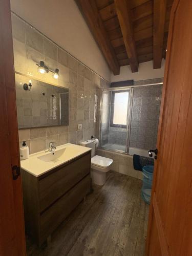 a bathroom with a sink and a toilet at El Jardín de los Olivos in Fuentesaúco de Fuentidueña