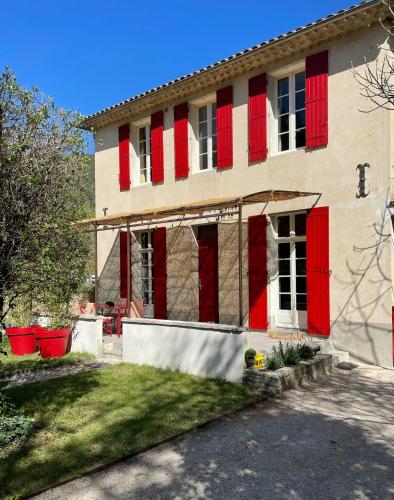House By The Sorgue River With Private Access