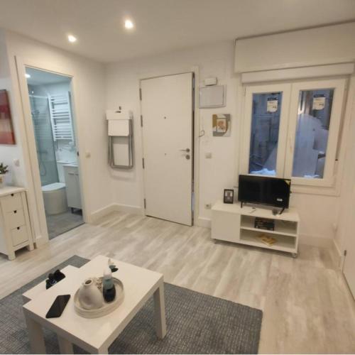 Lavapiés Center · Modern Apartment for Two