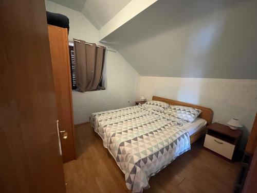 a small bedroom with a bed and a window at Apartments with parking space Ivan Dolac, Hvar - 8753 in Ivan Dolac