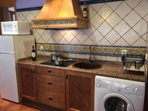 A kitchen or kitchenette at Fuente de Cella