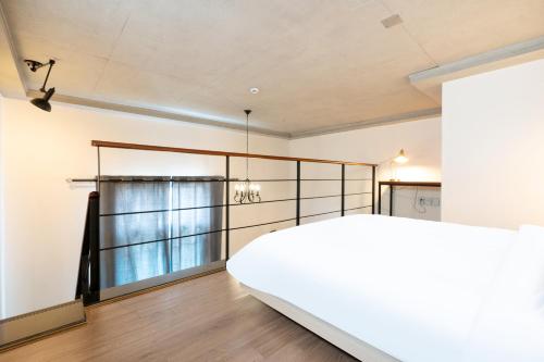 a bedroom with a large bed and a window at 진우 프레스티지 호텔 in Okp'o-ri