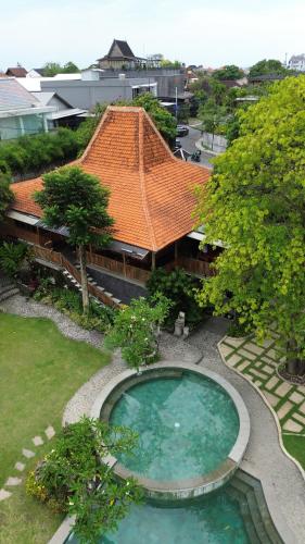 an overhead view of a house with a swimming pool at Natajiwa Village, close to Canggu and Seminyak in Seminyak