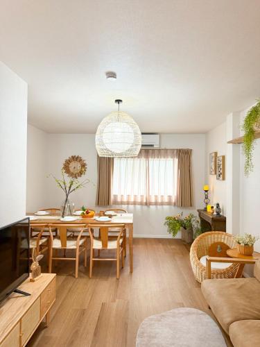 Wakyo Kujo 3 min walk from Kujo Station, 4 rooms for 8 people, Free parking, Balcony, Laundry and drying, Direct access to USJ, Namba and Kyocera Dome