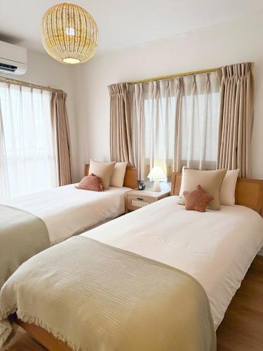 Wakyo Kujo 3 min walk from Kujo Station, 4 rooms for 8 people, Free parking, Balcony, Laundry and drying, Direct access to USJ, Namba and Kyocera Dome