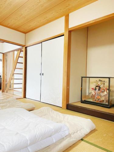 a bedroom with a large bed and a large window at 大阪小林民宿開啟您的夢幻之旅 in Osaka