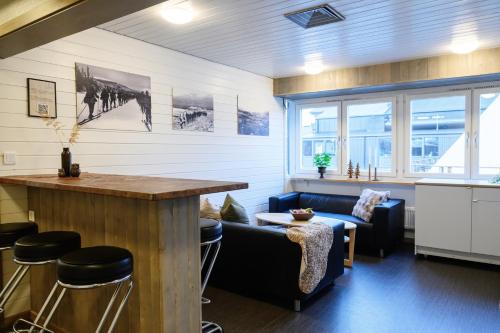 a living room with a bar and a kitchen at Hemavans Fjällcenter in Hemavan