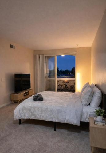 Modern 1 & 2 Bedroom Apartments Near Venice & MDR with Pool Gym & Cinema photo 46