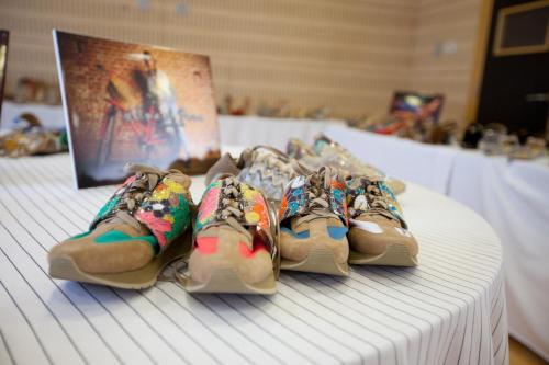 a group of pairs of shoes sitting on a table at Daniya Alicante in Alicante