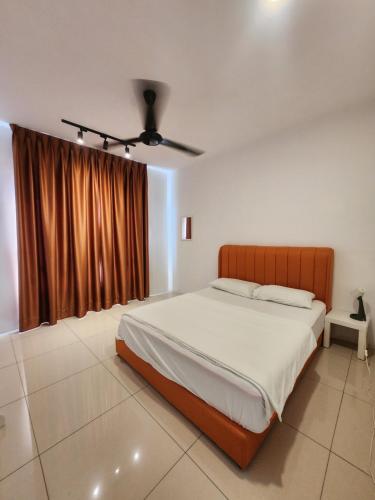 a bedroom with a bed and a ceiling fan at Manhattan Condominium Ipoh in Ipoh