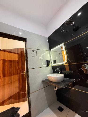 a bathroom with a sink and a mirror at Hotel JP palace in Orchha