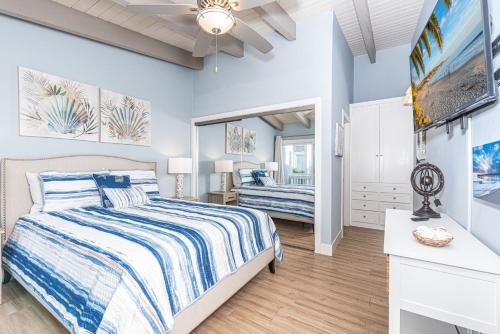 a bedroom with a bed and a large mirror at Charming 2Br Condo W Ac, Steps To Beach And Balboa Pier By Beachview Rentals in Newport Beach