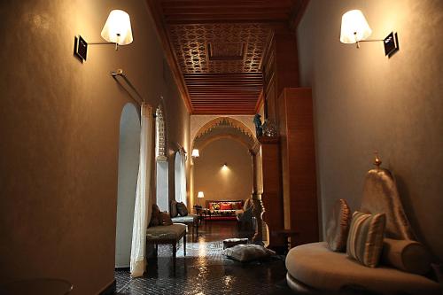 a hallway with an archway and a living room at L'Alcazar in Rabat