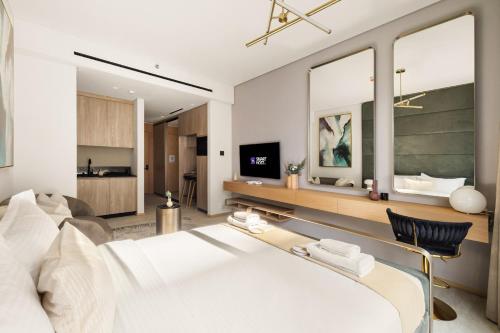 Chic and Peaceful Studio with Balcony & Pool in JVC