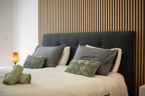 a bedroom with a large bed with pillows and a headboard at Seaview Villa with Heated Private Pool in Bretanha