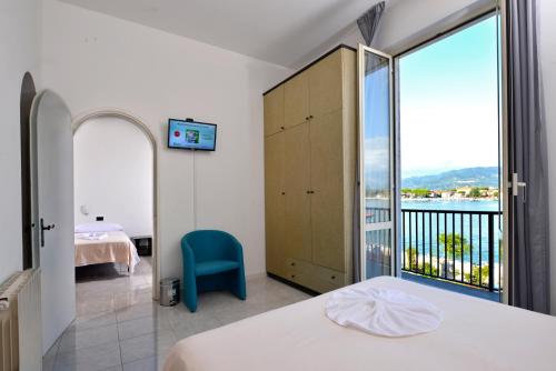 a bedroom with a bed and a balcony at Hotel Garden Bocca di Magra in Bocca di Magra