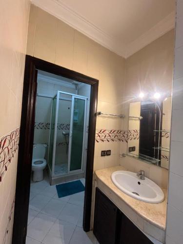 a bathroom with a sink and a toilet at appartement 1 centre ville in Kenitra
