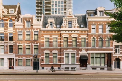 a large brick building on a city street at Hotel Rose Rotterdam in Rotterdam