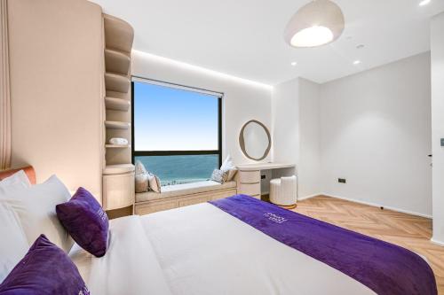 Modern 1BR JBR: Stunning Sea & Ain Dubai Views