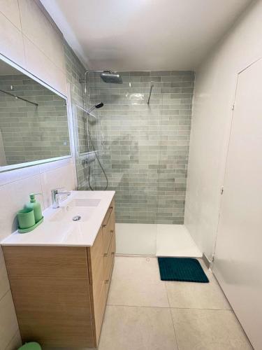 Bel appartement renove avec balcon Antibes centre
