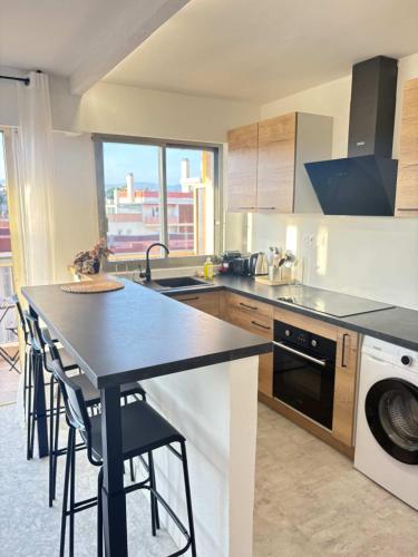 Bel appartement renove avec balcon Antibes centre