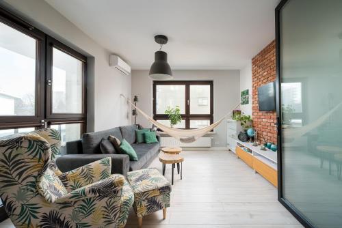 Metro Płocka Urban Oasis Apartment by BookingHost