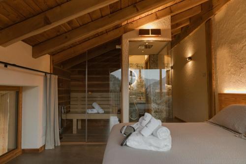a bedroom with a bed with white towels on it at Chalet Noèr in Ledro