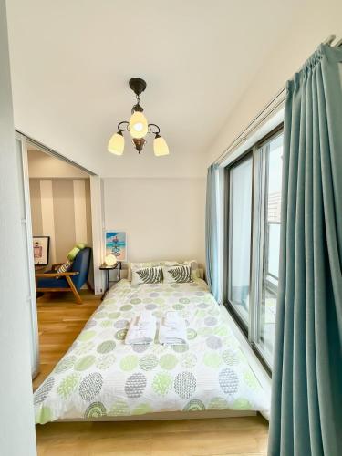 3 min walk from subway Direct to Nihonbashi, Shinsaibashi Tsutenkaku, Kuromon Market within walking distance 1 bedroom for 2 people 8th floor elevator apartment