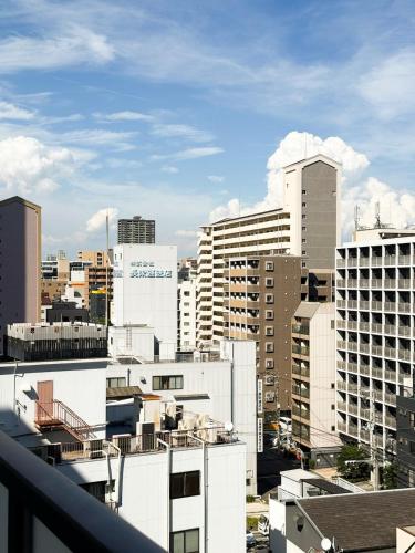 3 min walk from subway Direct to Nihonbashi, Shinsaibashi Tsutenkaku, Kuromon Market within walking distance 1 bedroom for 2 people 8th floor elevator apartment