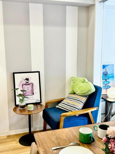 3 min walk from subway Direct to Nihonbashi, Shinsaibashi Tsutenkaku, Kuromon Market within walking distance 1 bedroom for 2 people 8th floor elevator apartment