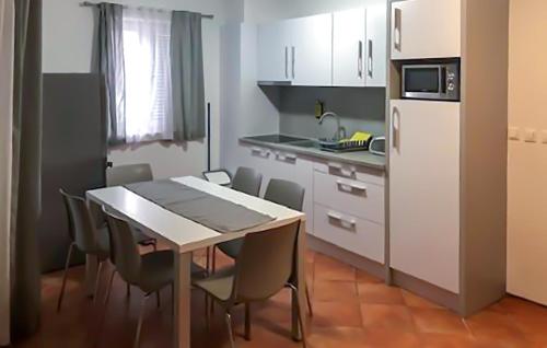 3 Bedroom Gorgeous Apartment In Medulin