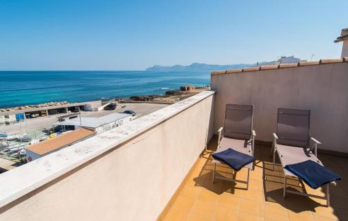 two chairs on a balcony with a view of the ocean at Minimal in Can Picafort