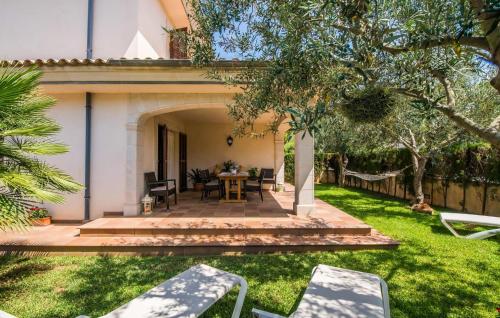a patio with chairs and a table in a yard at Calma De Son Serra De Marina in Son Serra de Marina