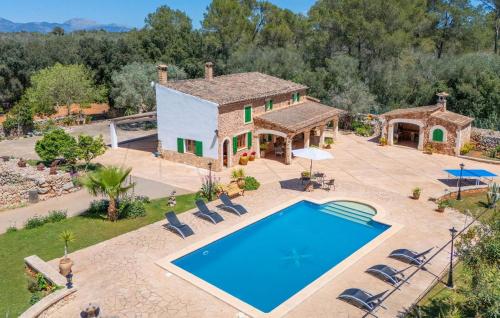 an aerial view of a house with a swimming pool at Es Campets in Sencelles