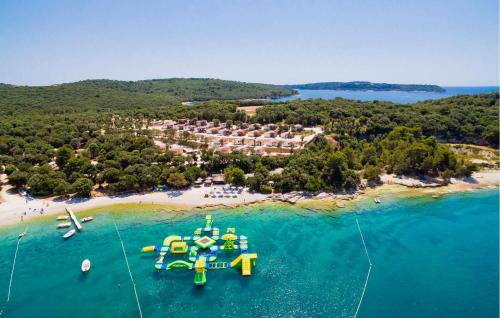 Gorgeous Stacaravan In Pula With House Sea View