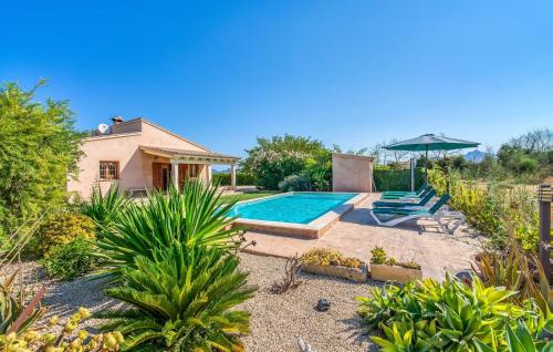 a backyard with a swimming pool and a house at S'hortet Gran in Alcudia