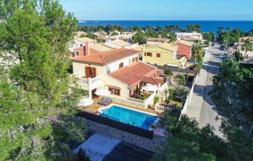 an aerial view of a house with a swimming pool at Manrique in Cala Ratjada
