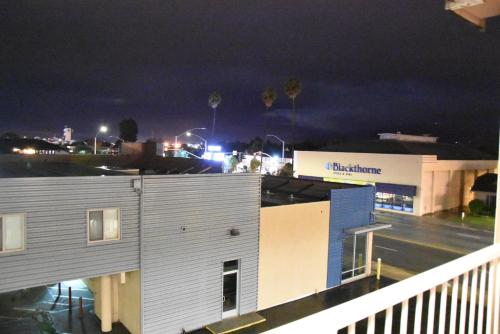 a view of a building at night at Howard Johnson by Wyndham Salinas in Salinas