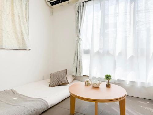 Easy access 4 bedrooms 2 bathrooms for 8 people 5min walk to Tsuruhashi station direct access to Namba Nara and USJ near hot springs and shopping streets