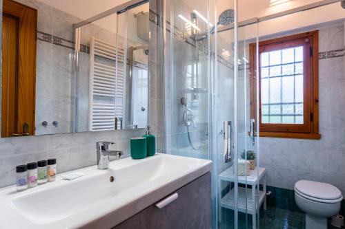Cozy 2 bedrooms Home, 8' Airport, 15' Center