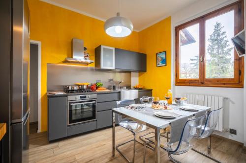 Cozy 2 bedrooms Home, 8' Airport, 15' Center