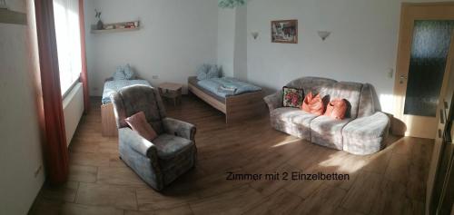 a living room with two chairs and a couch at Gaestehaus Remde in Erfurt