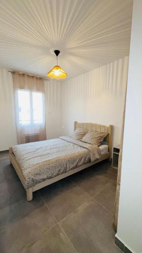 Jolie maison deux chambres cuisine équipée et petit jardin