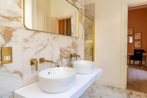 Dragon Suites Luxury Apartments at Rutland Square photo 8